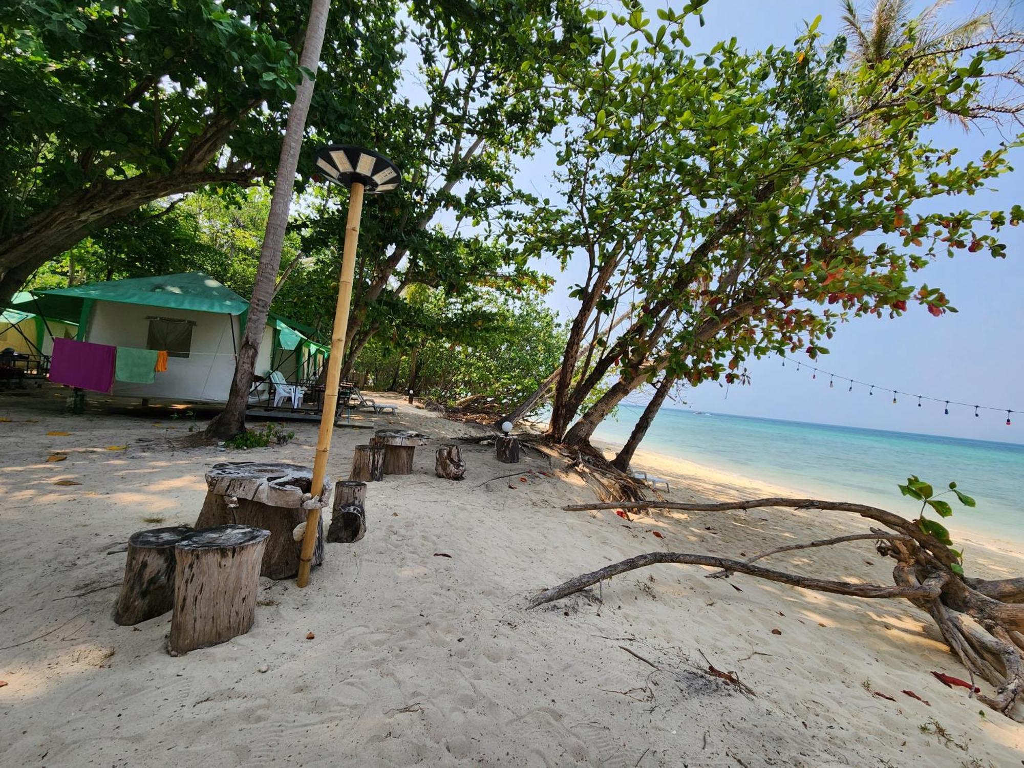 Koh Ngai Camping Restaurant @ Bar Exterior foto
